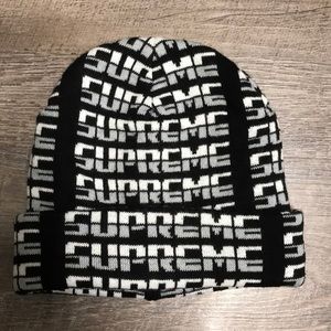 SUPREME beanie